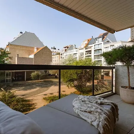Elegant Seaside Getaway In *