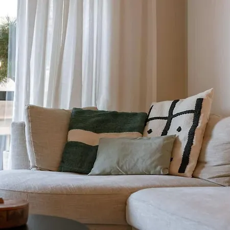 Elegant Seaside Getaway In *