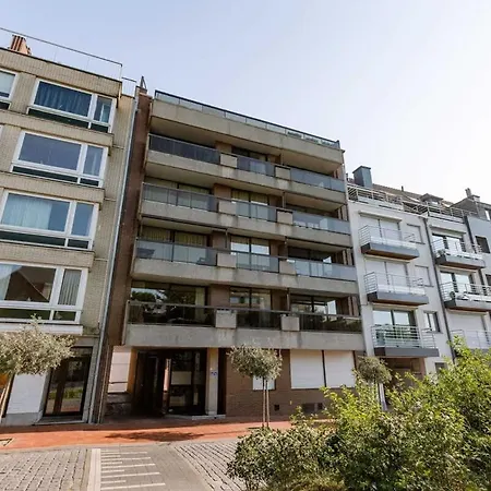 Elegant Seaside Getaway In شقة