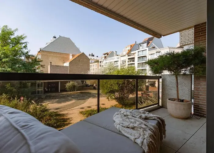 Casiola - Elegant Seaside Getaway In *