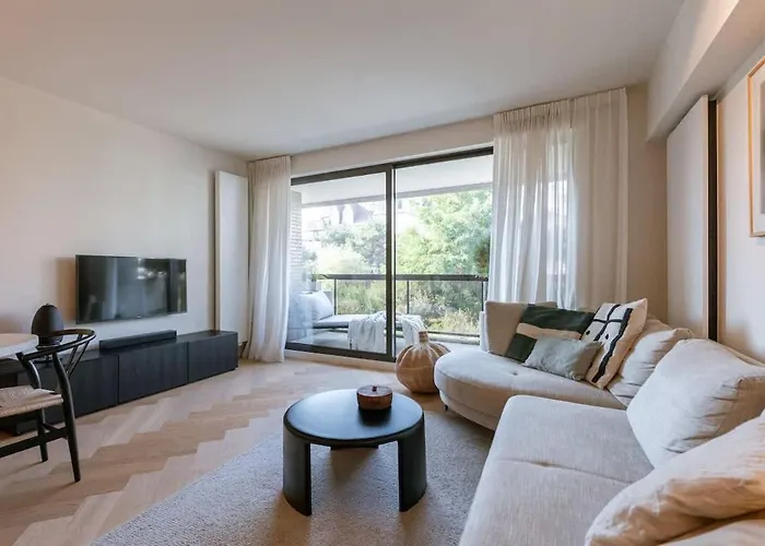 Casiola - Elegant Seaside Getaway In