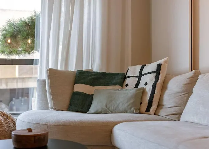 Casiola - Elegant Seaside Getaway In *