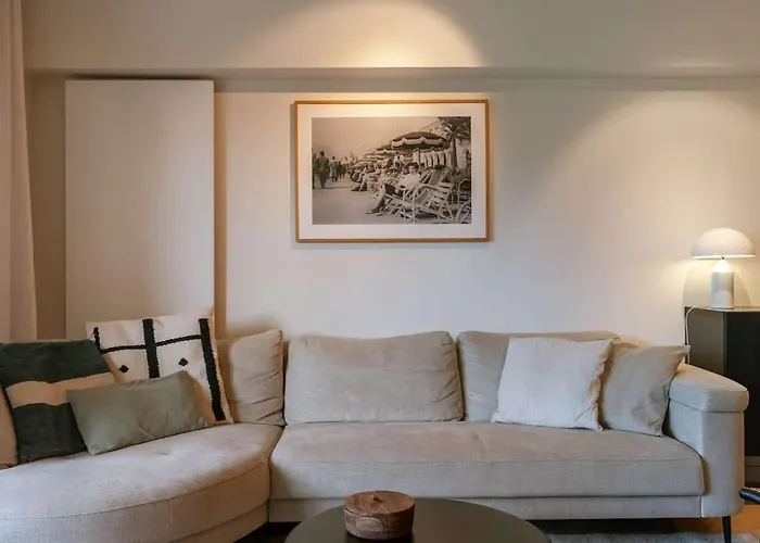 Casiola - Elegant Seaside Getaway In