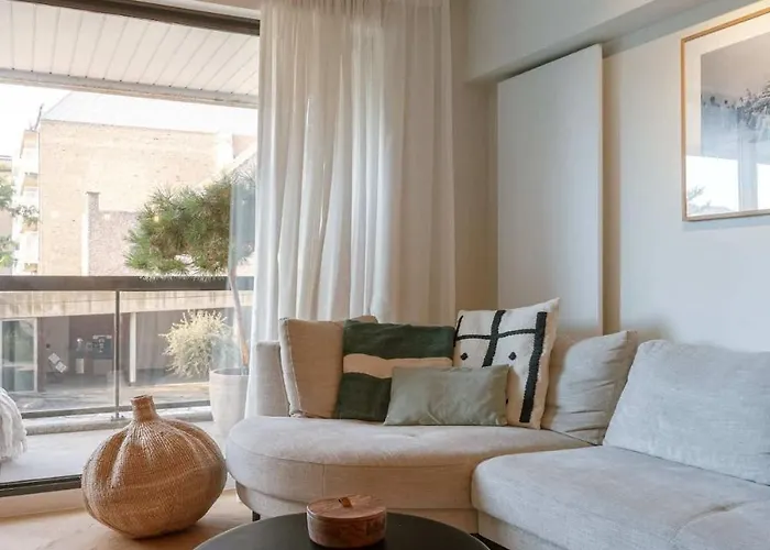 Casiola - Elegant Seaside Getaway In