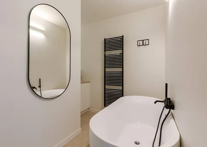 Casiola - Elegant Seaside Getaway In